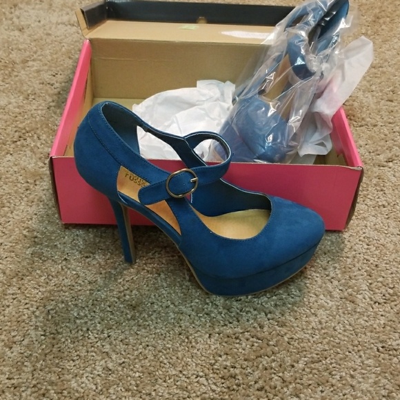 Shoes - Picture 3 of 4